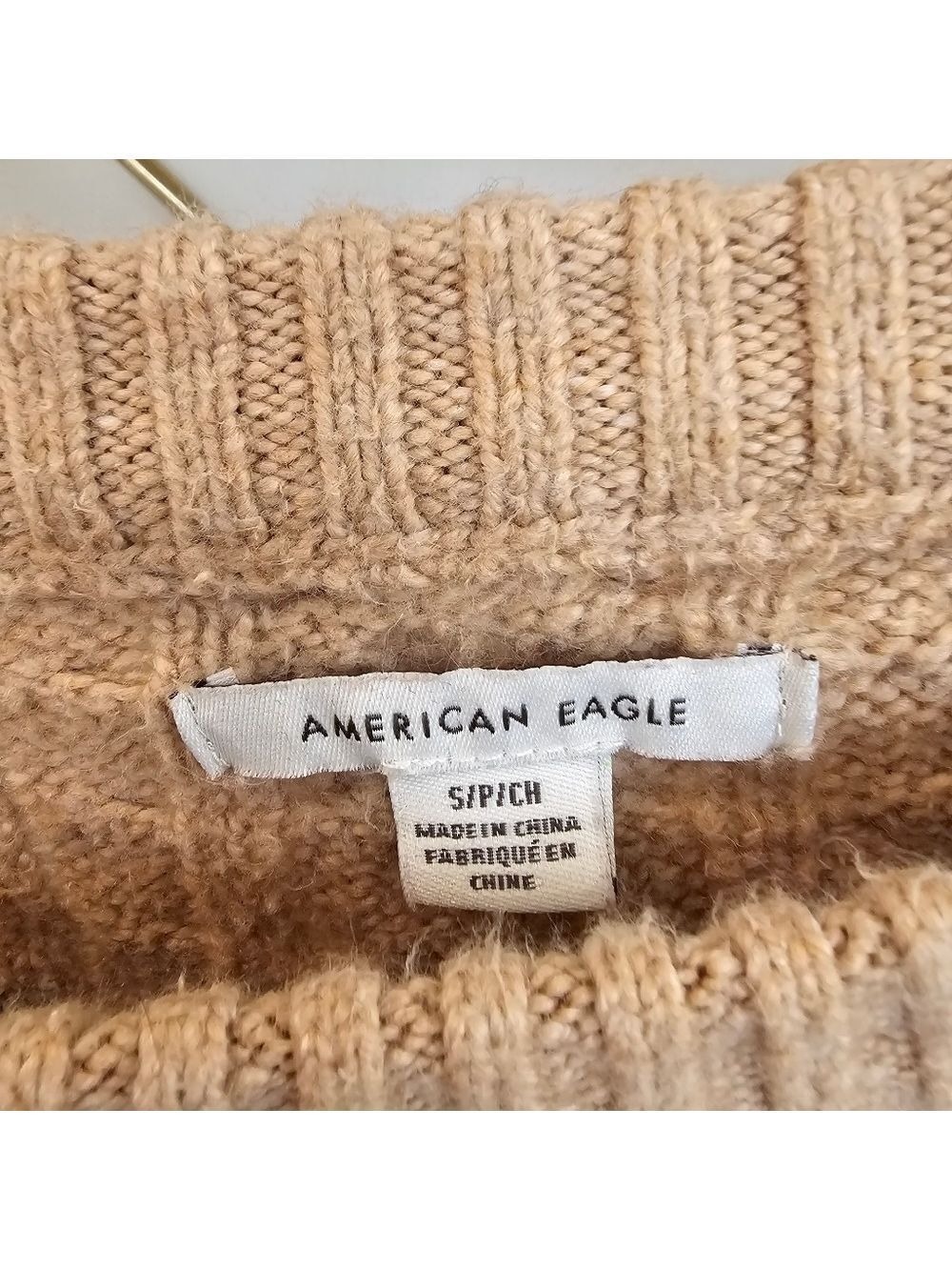 American Eagle Fitted Crewneck Cable Knit Sweater Camel Tan Size Small - Picture 4 of 6